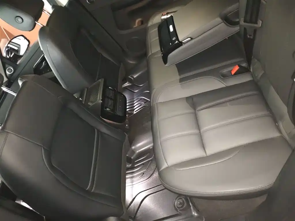 Land Rover Range Rover Evoque 2022 Range Rover Evoque L 249PS R-Dynamic Corinthian Bronze Special Edition фото 17