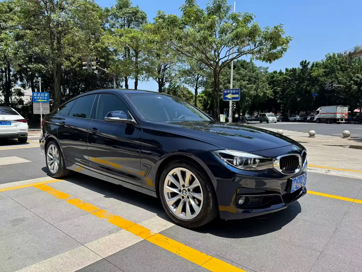 BMW 3 Series GT 2018 320i Luxury Design Package фото 2