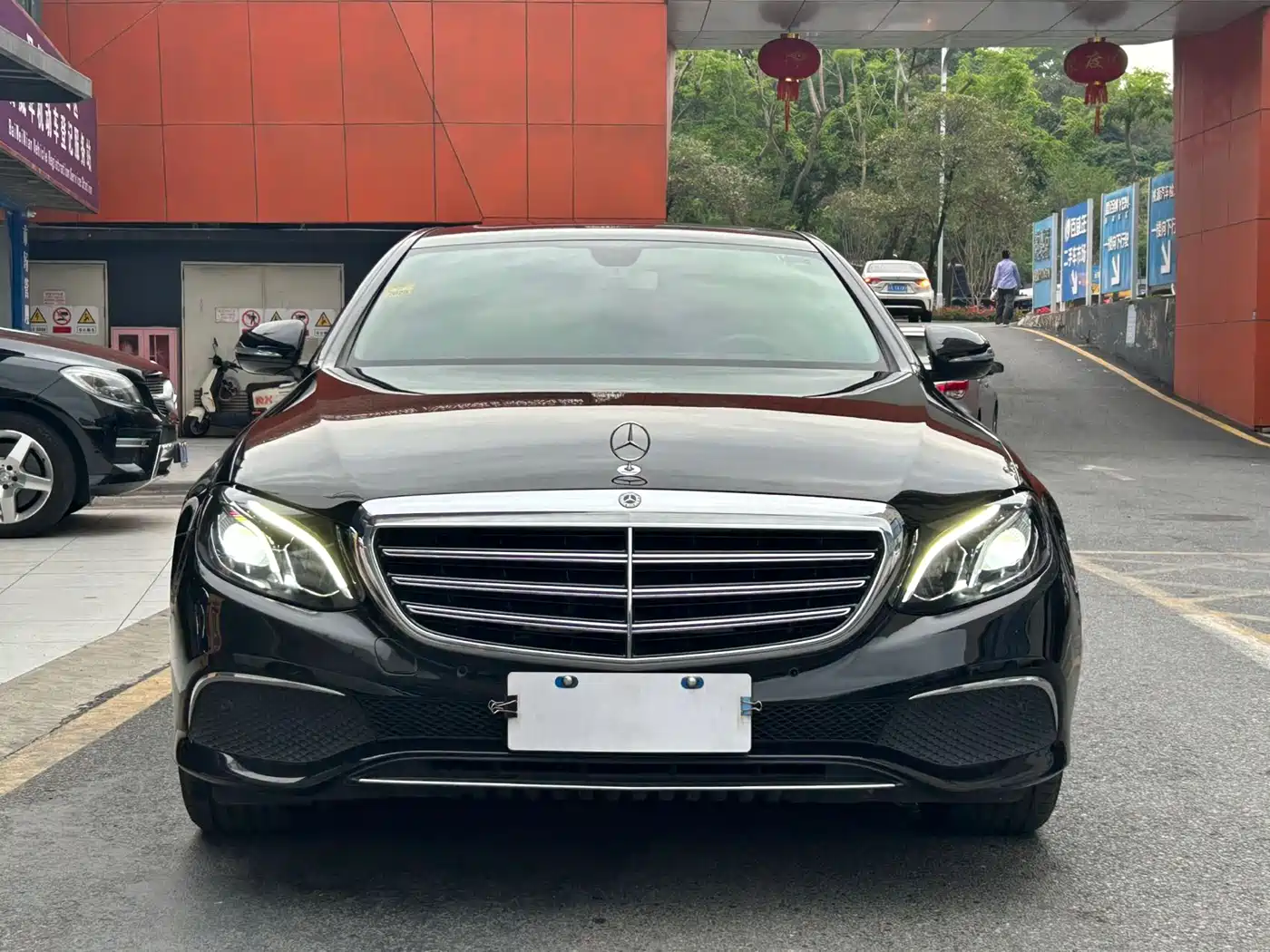 Mercedes-Benz E-Class 2018 Facelift E 200 L 4MATIC фото 2