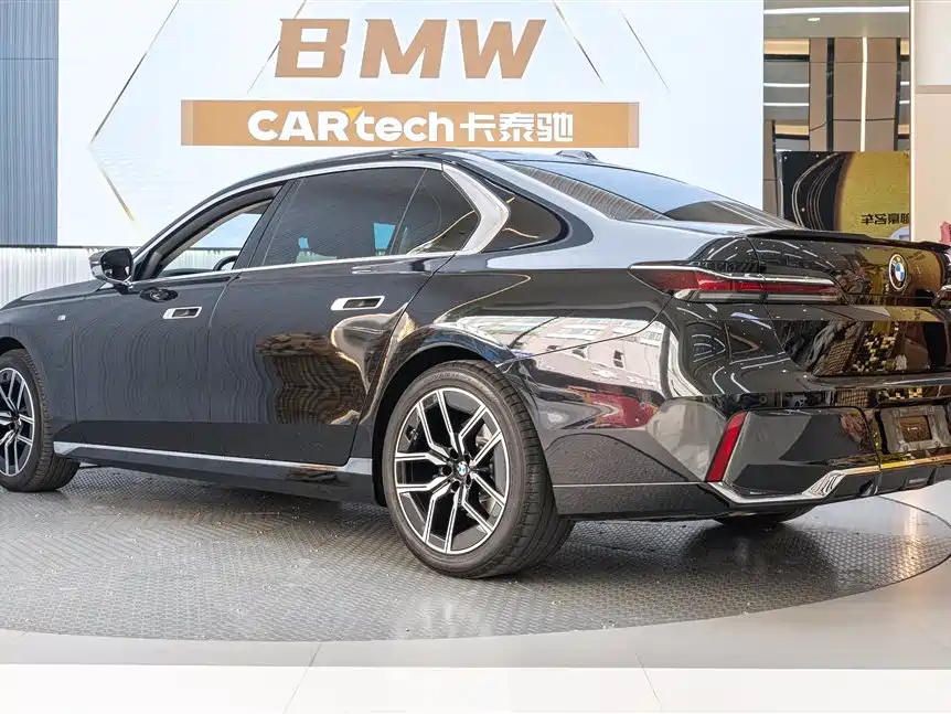 BMW 7 Series 2023 Model 735Li M Sport Package фото 4
