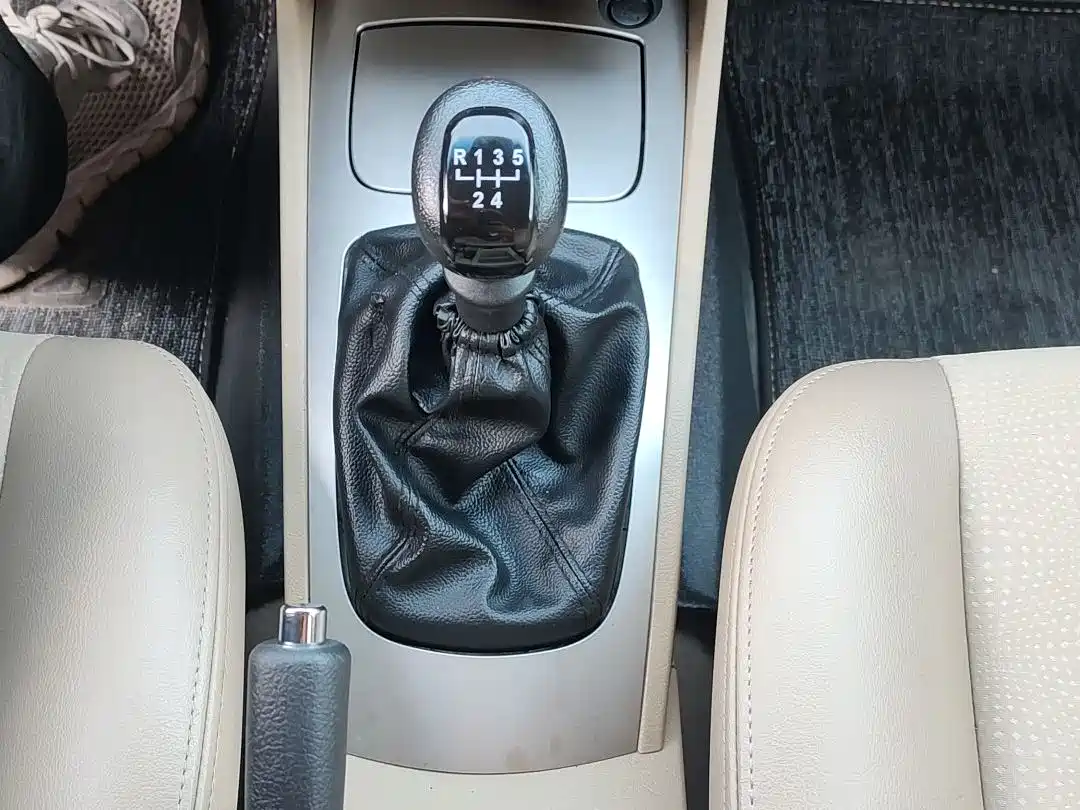 Buick Excelle 2013 1.5L Manual Classic Edition фото 14