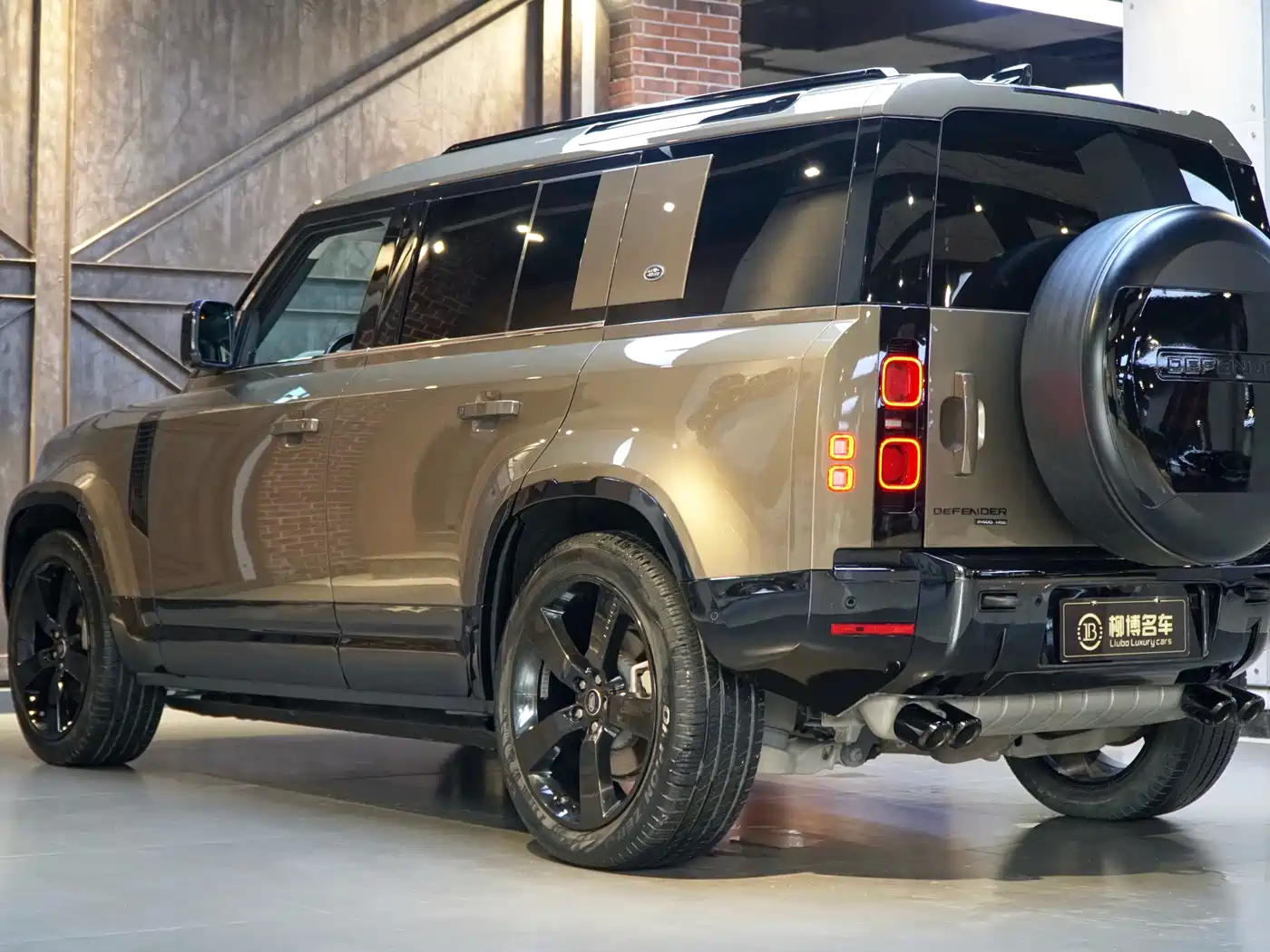 Land Rover Defender 2020 Model 110 P400 HSE фото 4
