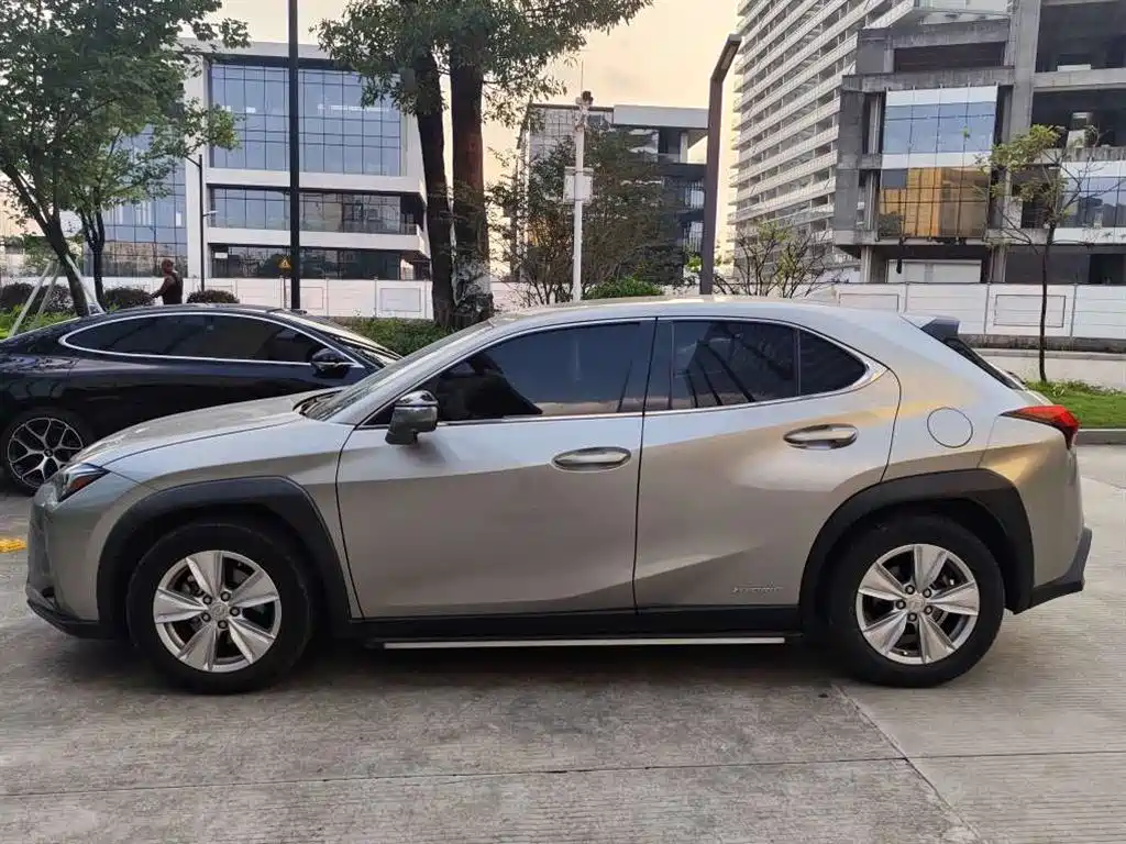 Lexus UX 2021 2020 260h Explore Fun Edition