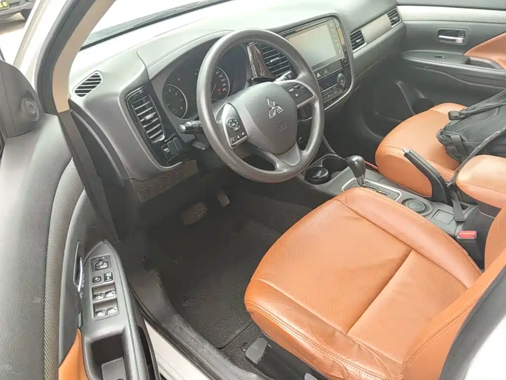 Mitsubishi Outlander 2016 2016 2.0L 2WD Fashion Edition 5-seater