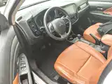 Photo 16 - Mitsubishi Outlander