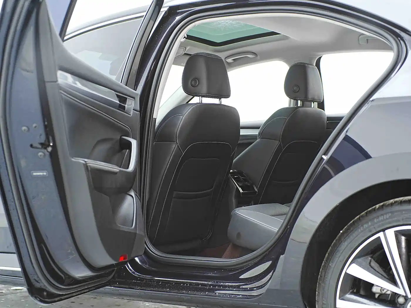 Škoda Superb 2023 Facelift TSI280 DSG Premium Edition фото 17