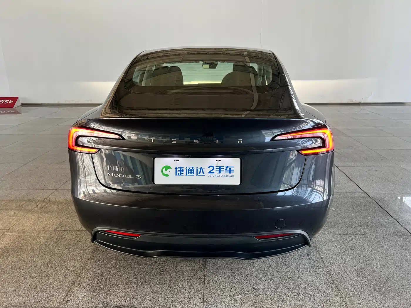Фото 8 - Tesla Model 3