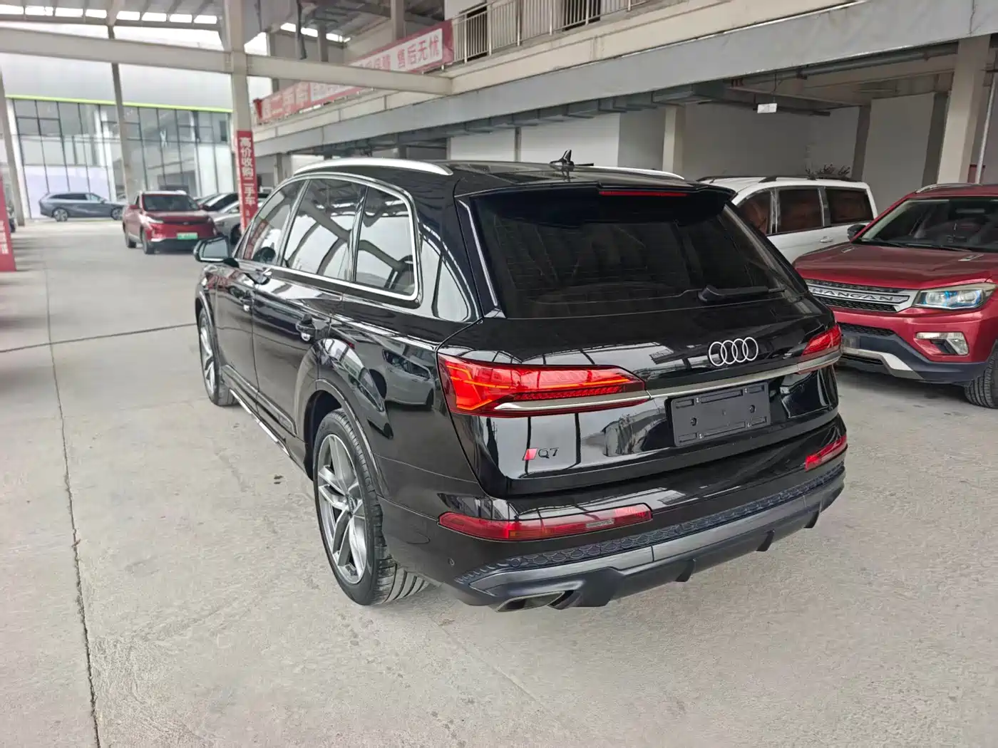 Photo 4 - Audi Q7