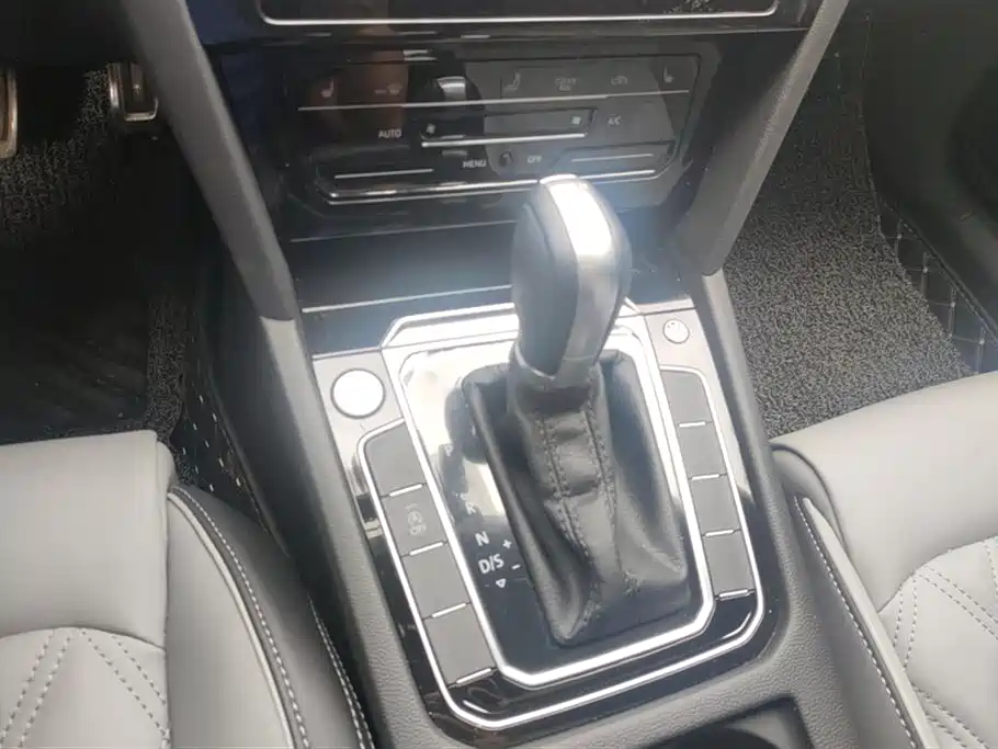 Volkswagen Magotan 2023 2 Million Units Anniversary Edition 330TSI DSG Leading Type фото 16