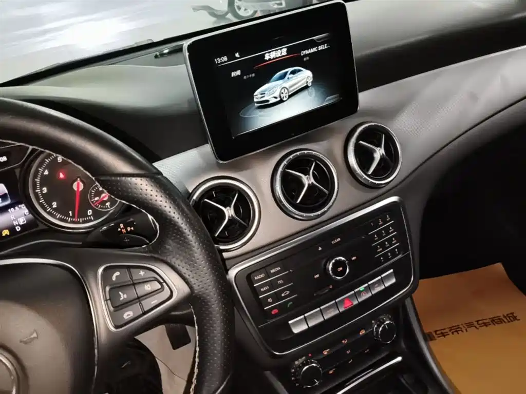 Mercedes-Benz CLA (Import) 2017 CLA 200 Dynamic фото 13