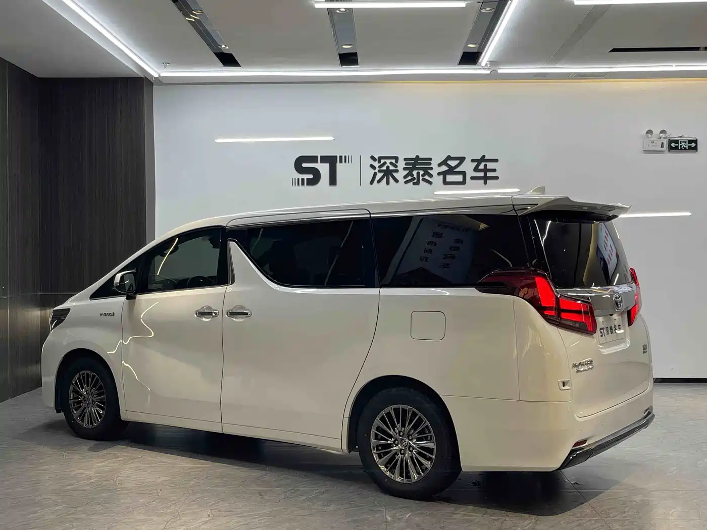 Toyota Alphard 2021 Hybrid 2.5L Premium фото 9