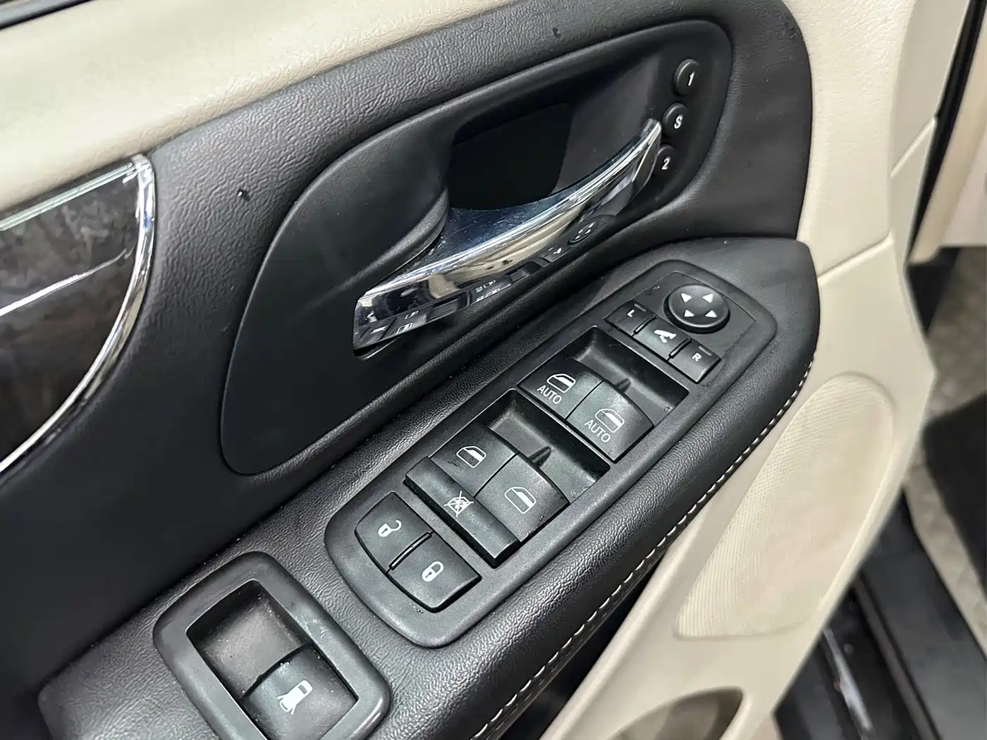Chrysler Grand Voyager (Import) 2014 2013 3.6L Luxury Edition