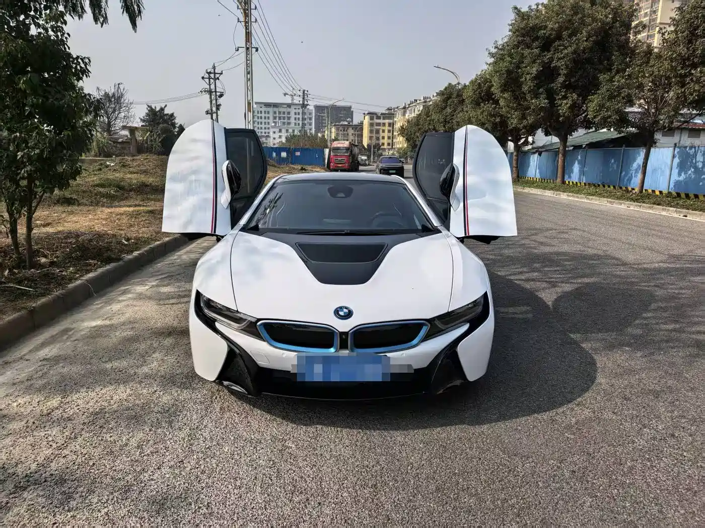 BMW I8