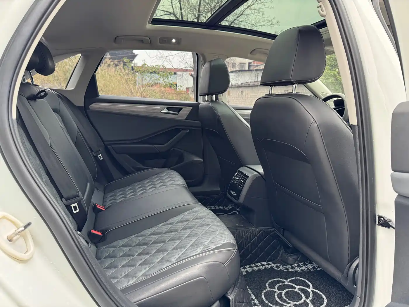 Volkswagen Sagitar 2024 300TSI DSG Surpass Edition фото 9