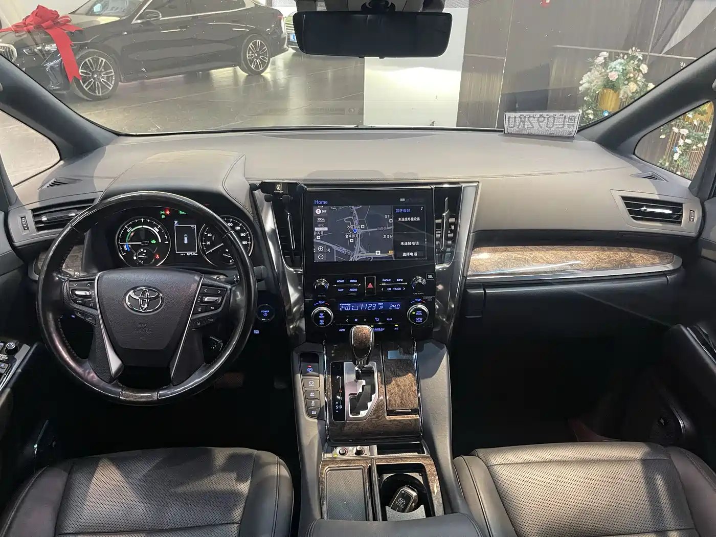 Toyota Alphard 2021 Hybrid 2.5L Premium фото 5