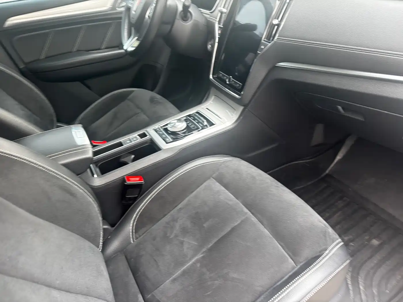 ROEWE RX5 NEW ENERGY