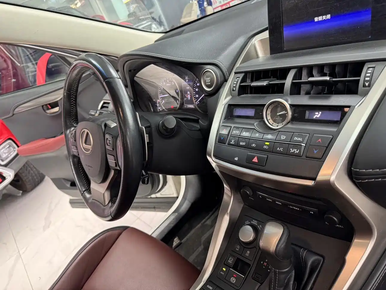Lexus NX 2015 200t AWD F Sport фото 17