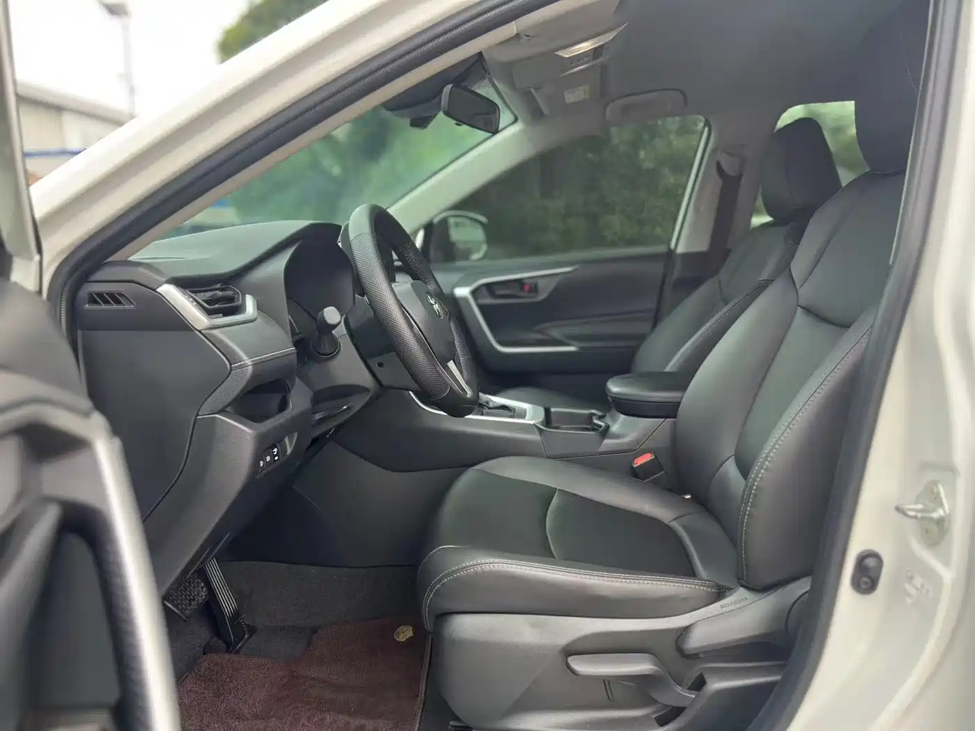 Toyota RAV4 Rongfang 2024 2.0L CVT FWD Urban Edition фото 5