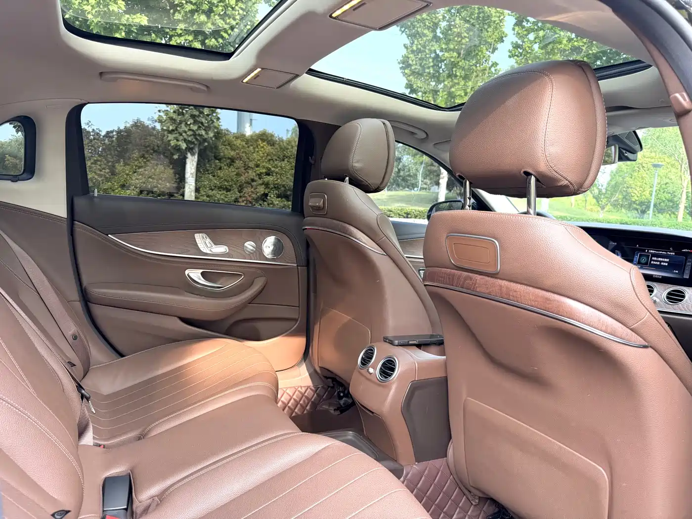 Mercedes-Benz E-Class 2019 E 300 L Luxury фото 7