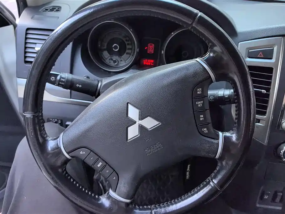 Mitsubishi Pajero (Import) 2015 3.0L Automatic Elite Premium Edition China V фото 15
