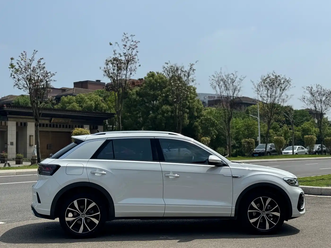 VOLKSWAGEN T-ROC EXPLORING SONGS