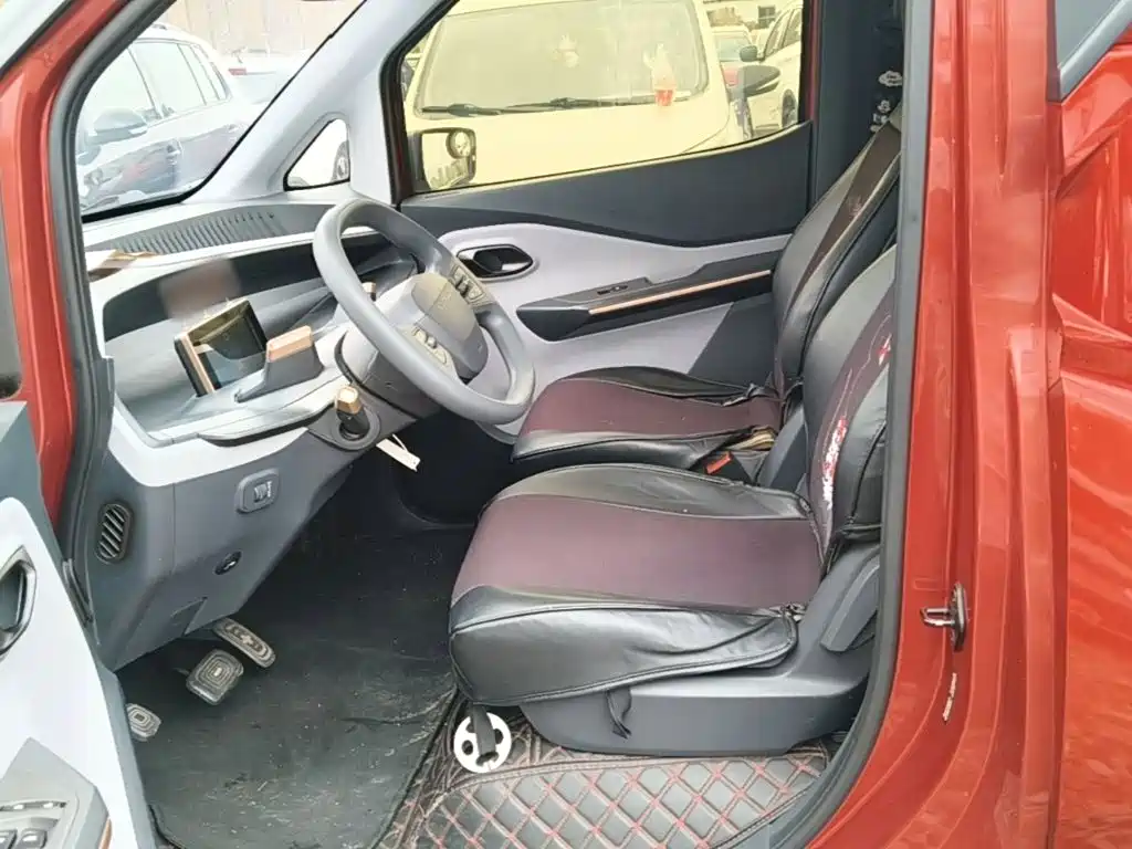 Фото 17 - Baojun E200