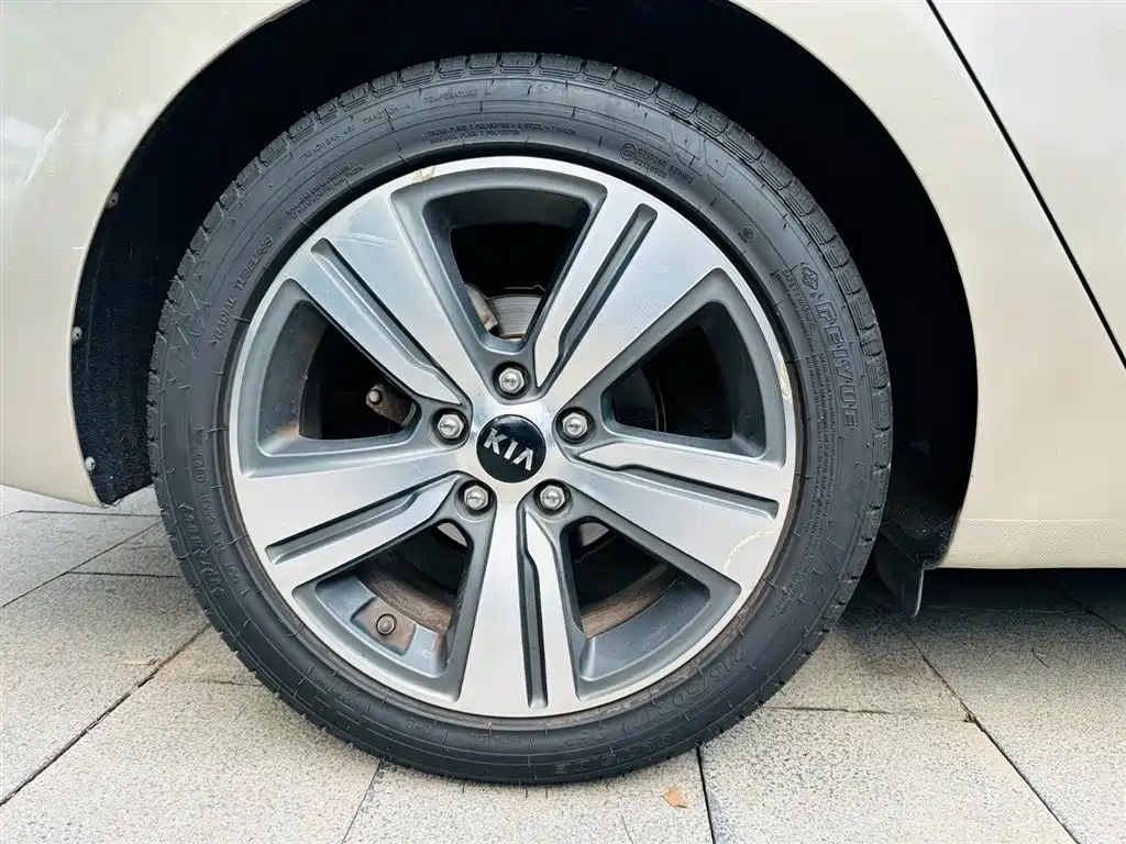 Kia Kaishen 2017 1.8L Automatic DLX фото 6
