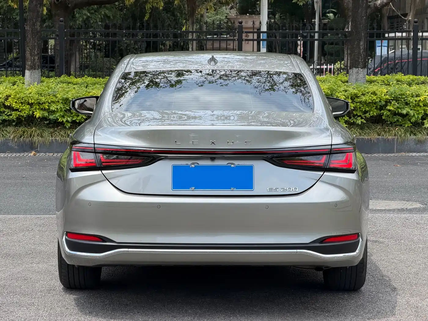 Lexus ES 2025 200 Ultimate Edition фото 15