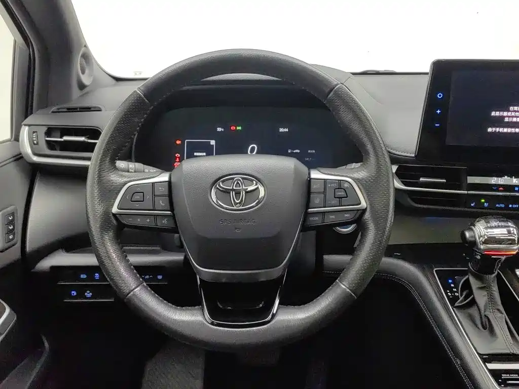 Photo 11 - Toyota Granvia