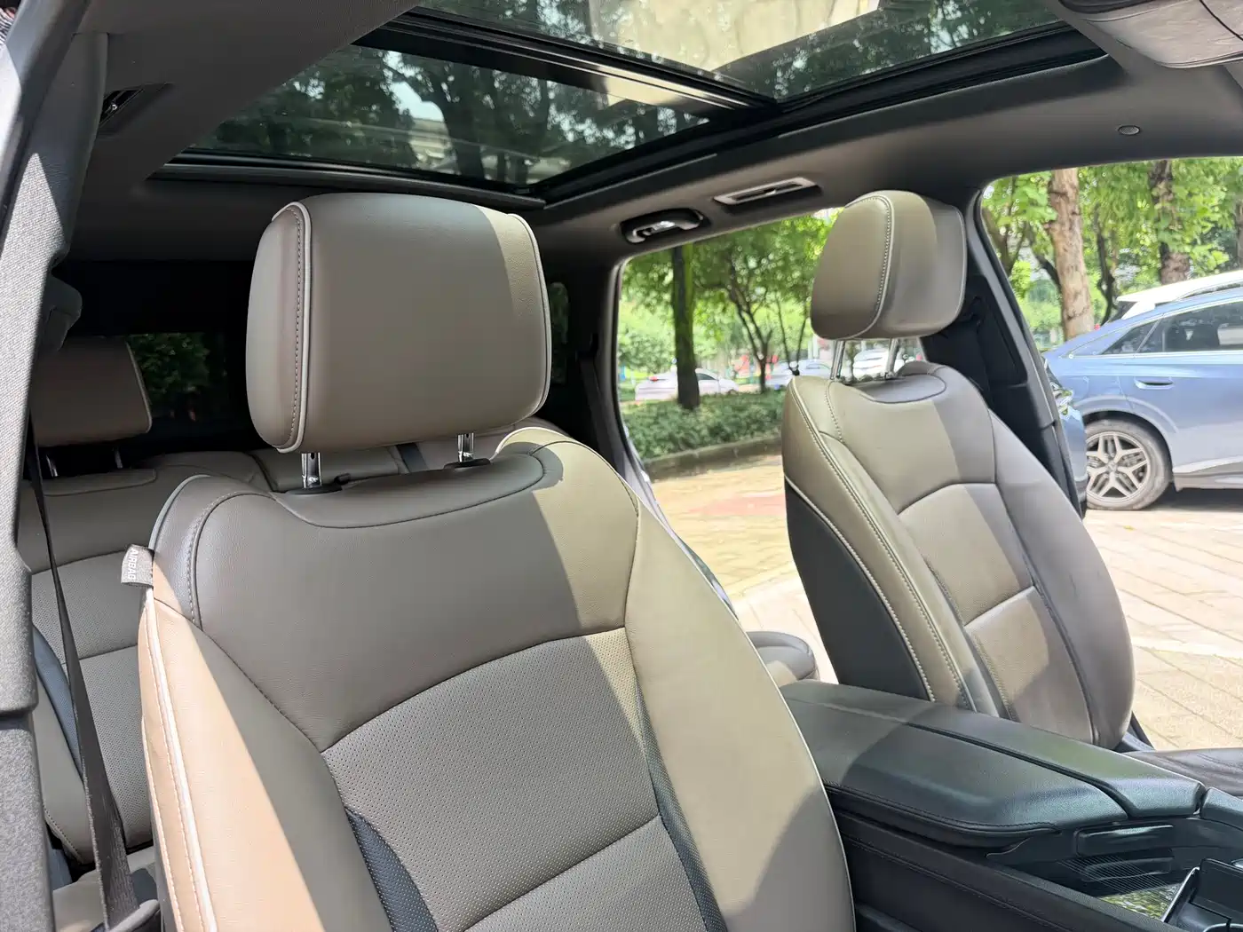Buick Enclave 2022 652T 4WD Exclusive Flagship 7-Seater фото 18
