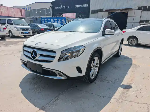 MERCEDES-BENZ GLA
