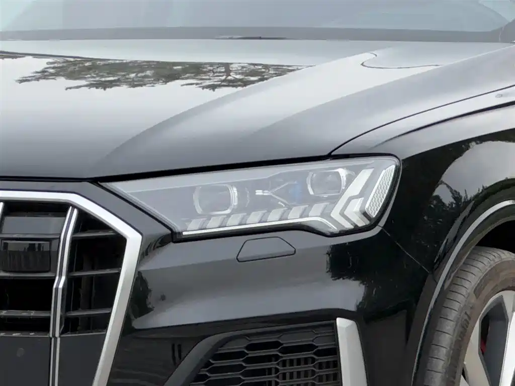 Audi Q7 2023 55 TFSI quattro S Premium фото 3