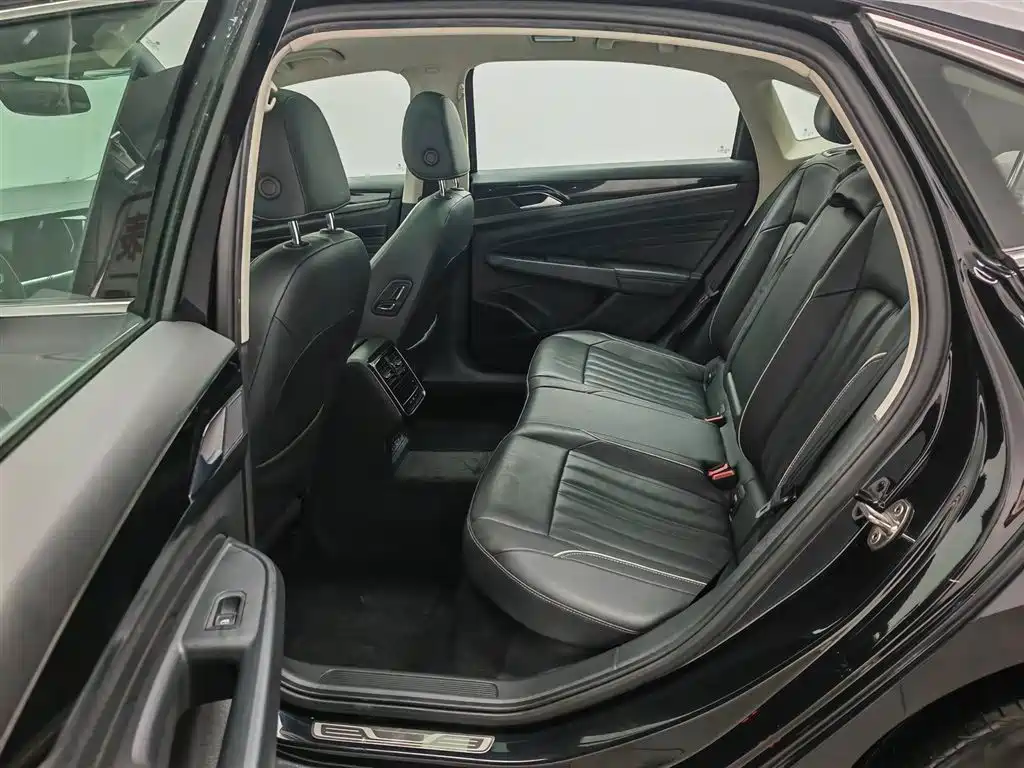 Volkswagen Passat 2023 330TSI Elite Edition фото 15