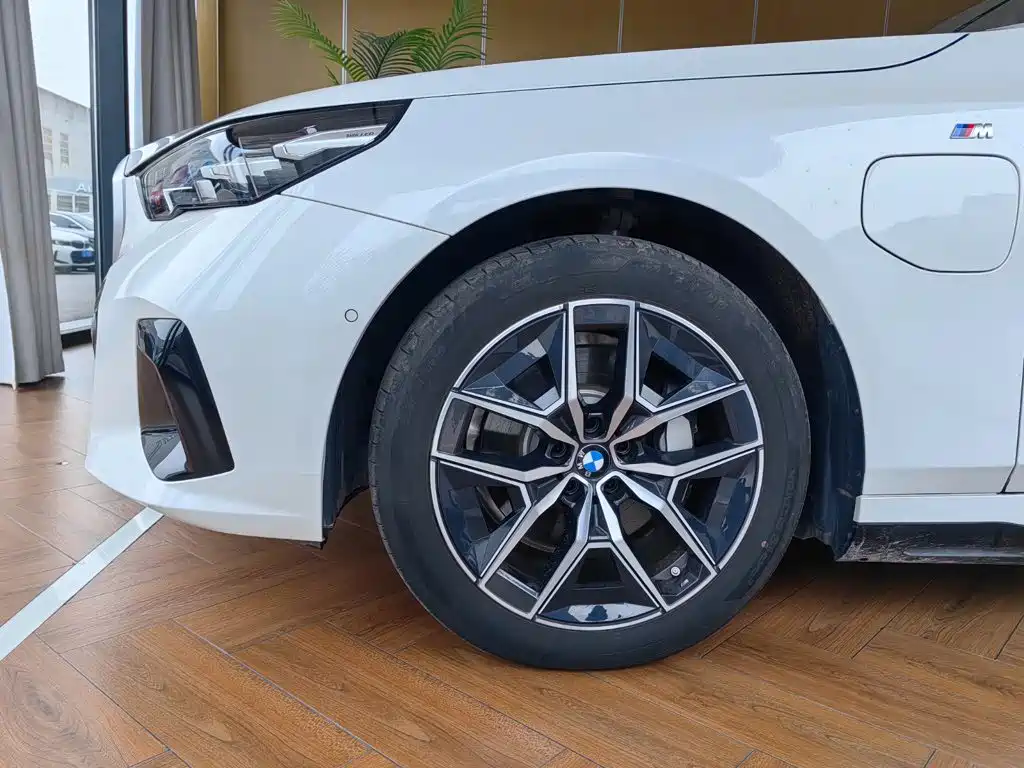 BMW i5 2026 2025 eDrive 35L M Sport Package