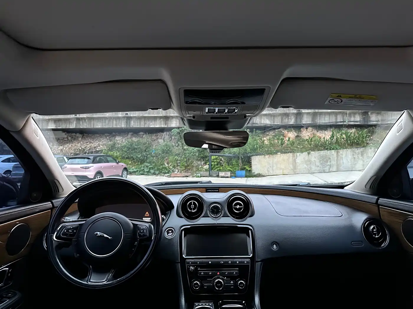 Photo 6 - Jaguar XJ
