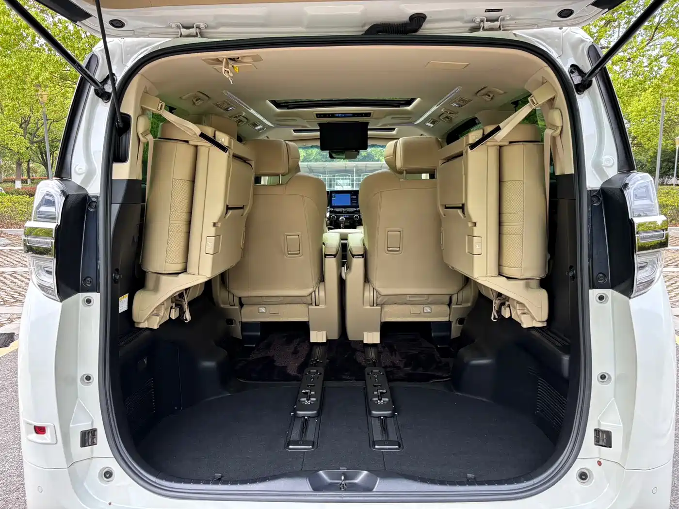 Toyota Vellfire 2023 Crown Hybrid 2.5L HV Premium фото 24