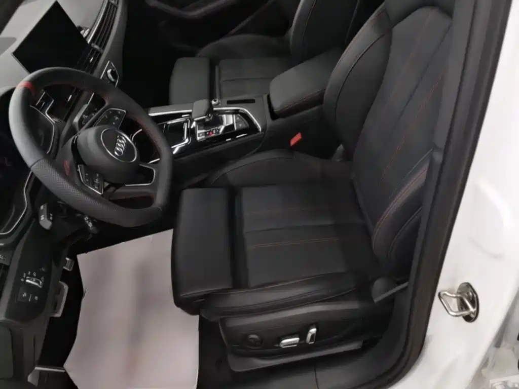 Фото 15 - Audi A4L