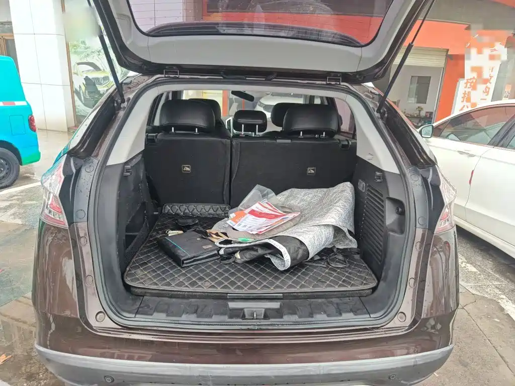 Фото 12 - Luxgen U6 SUV