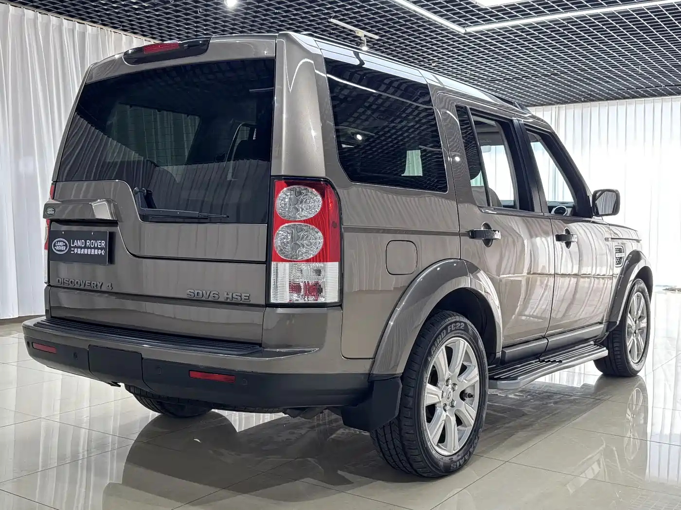 Land Rover Discovery 2013 3.0 SDV6 HSE Diesel фото 4