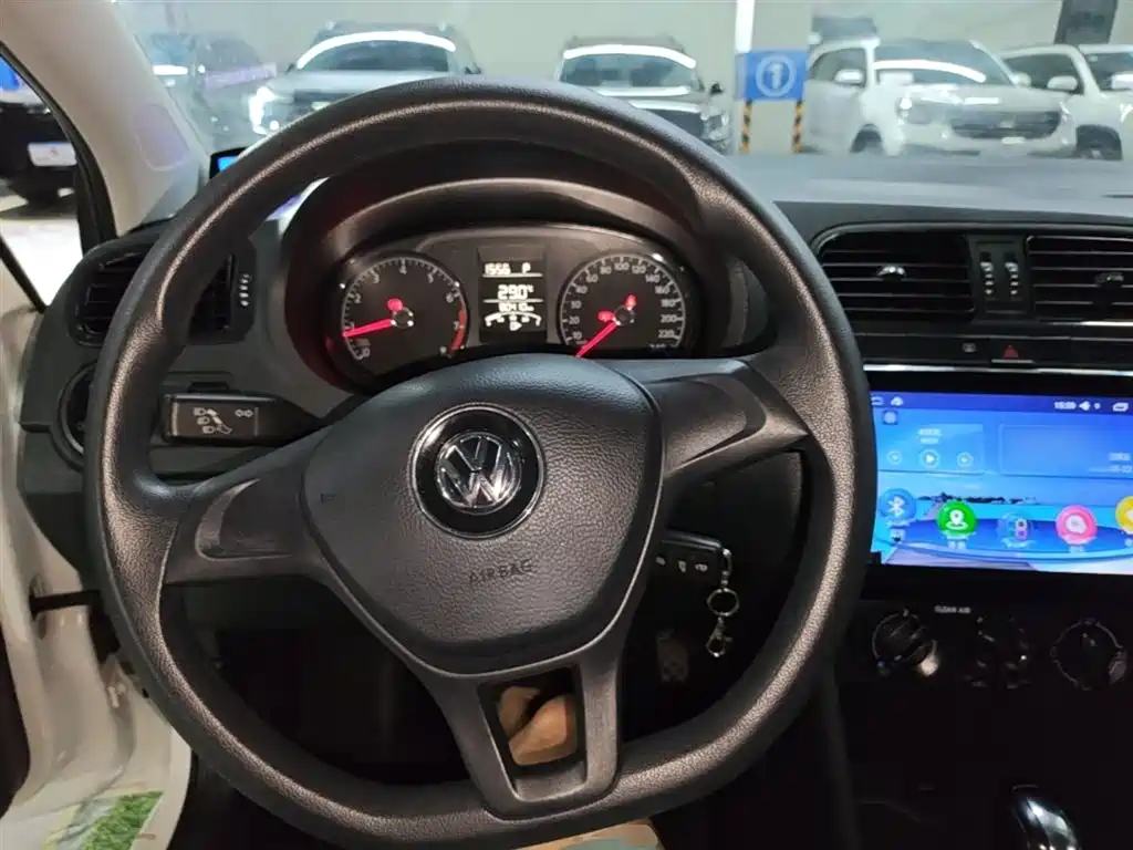 Volkswagen Polo 2016 1.4L Automatic Trend фото 11