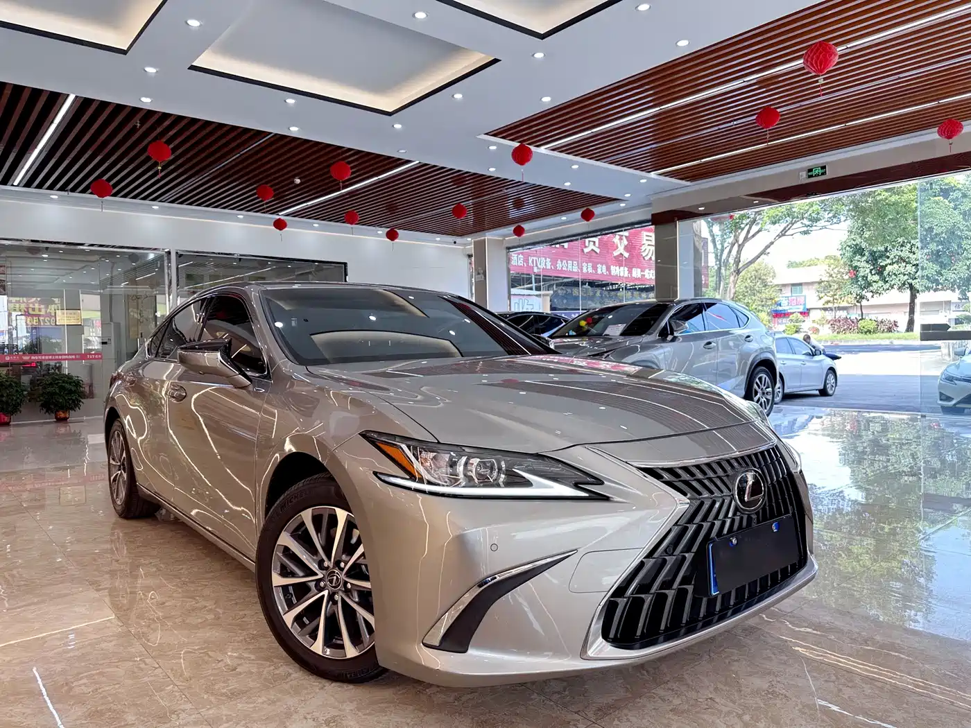 صورة 3 - Lexus ES