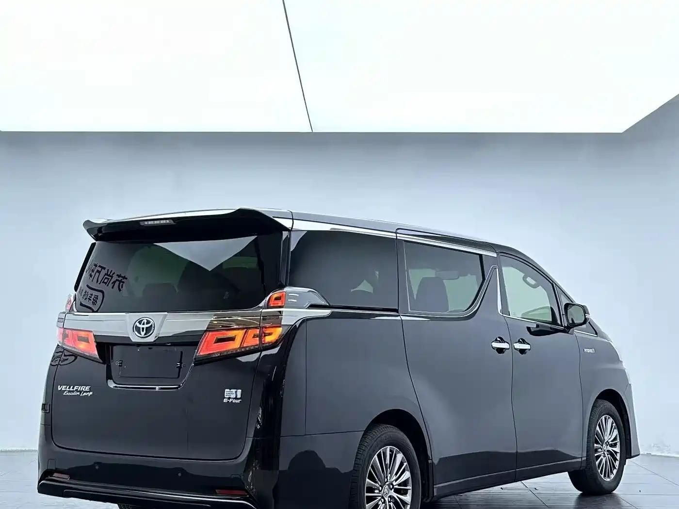 Toyota Vellfire 2019 Hybrid 2.5L HV Premium Edition фото 3