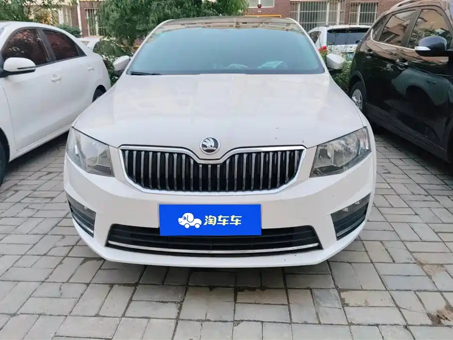 Škoda Octavia 2017 1.6L Automatic Pioneer Edition фото 2