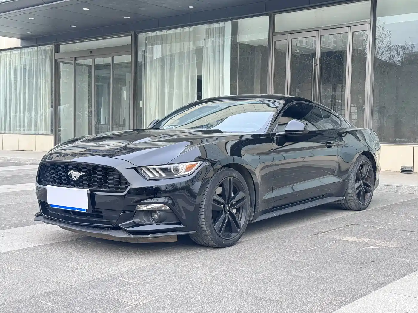 FORD MUSTANG