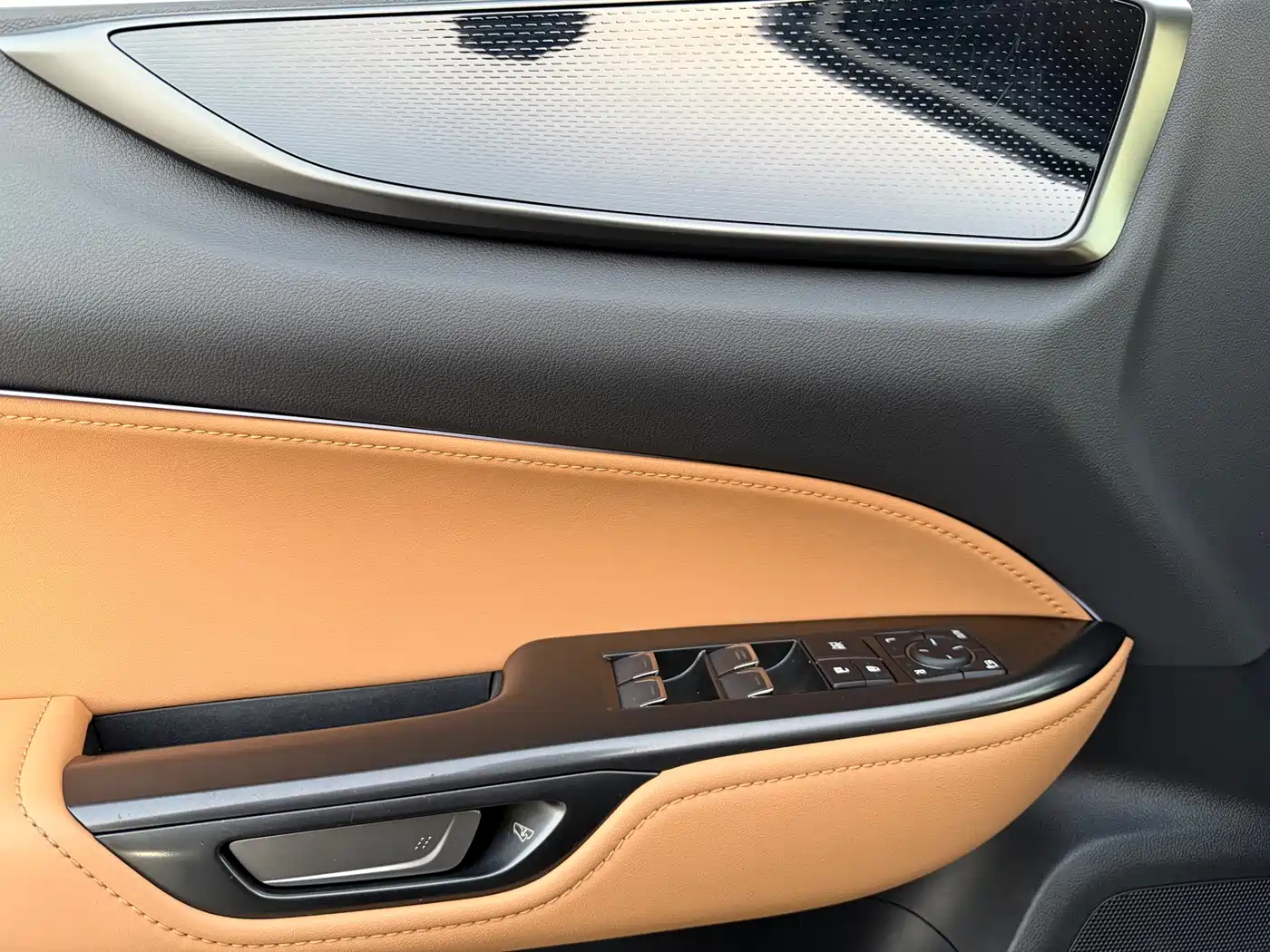 Lexus NX 2022 260 FWD Joy Creation Edition фото 9