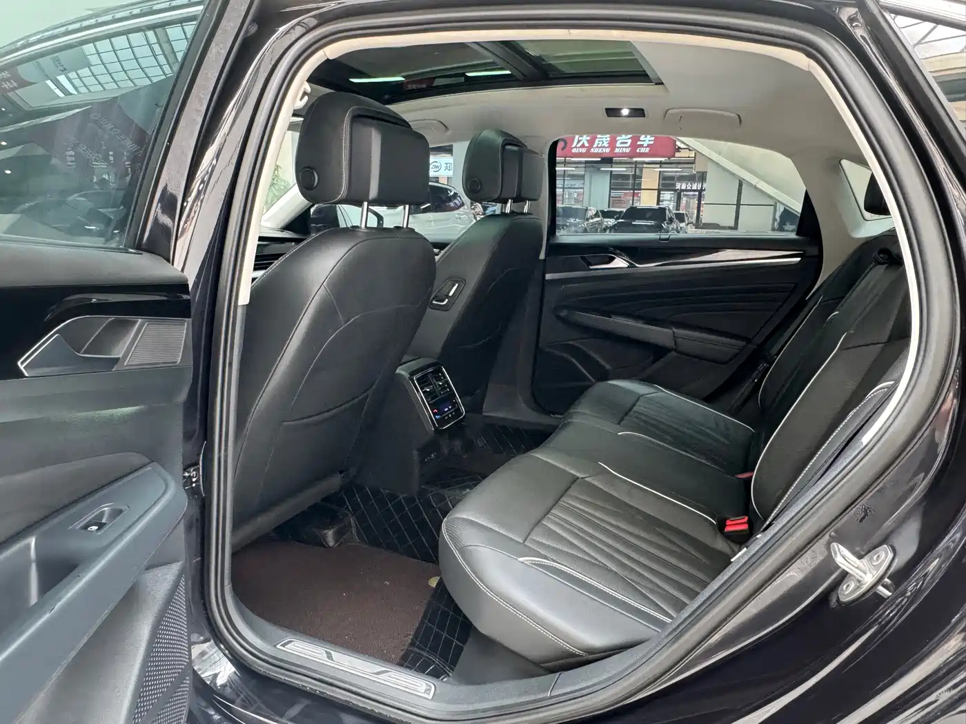 Volkswagen Passat 2021 Model 330TSI Luxury Edition фото 9