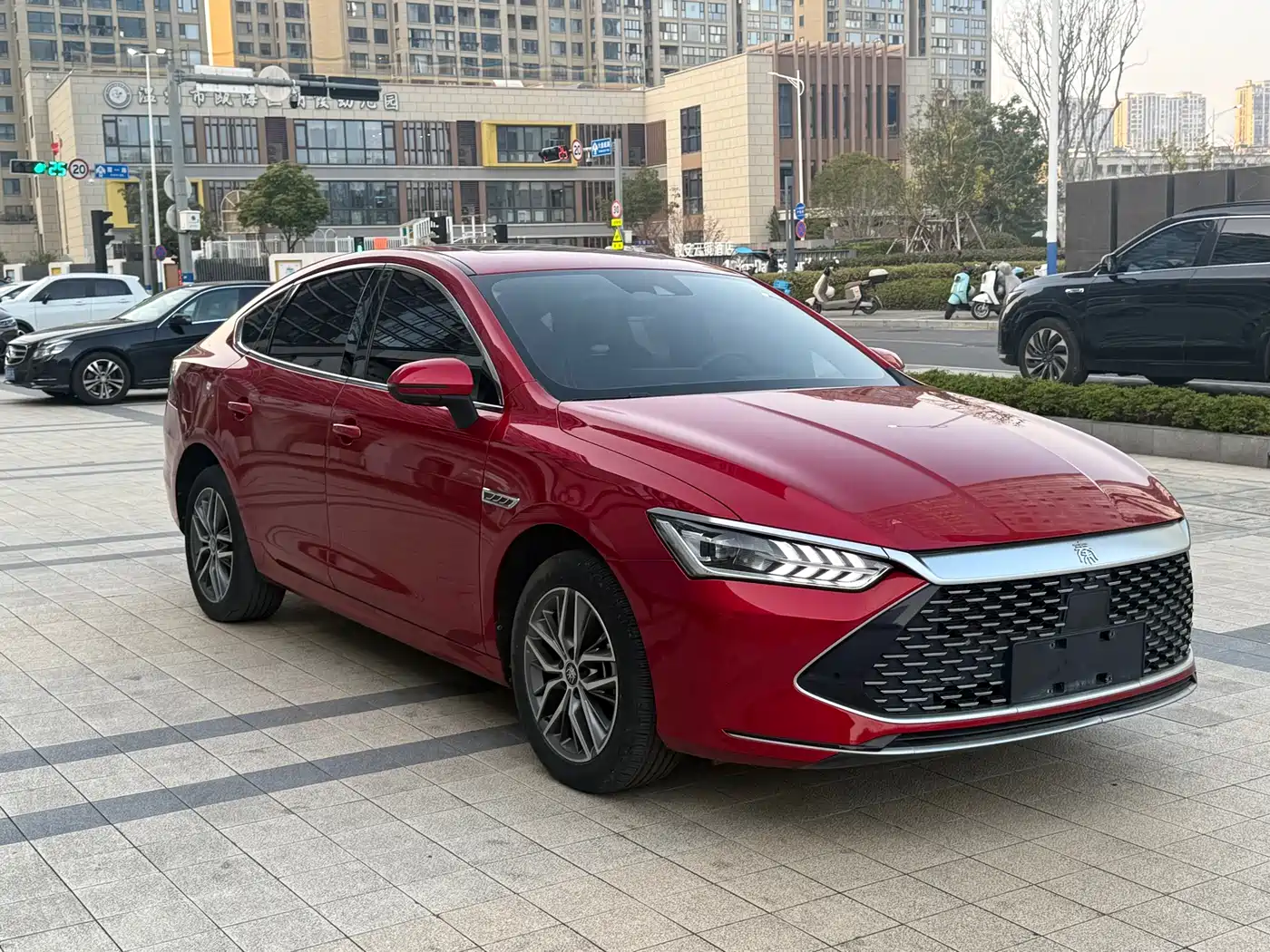 BYD Qin PLUS 2023 Champion Edition DM-i 120KM Excellence фото 5