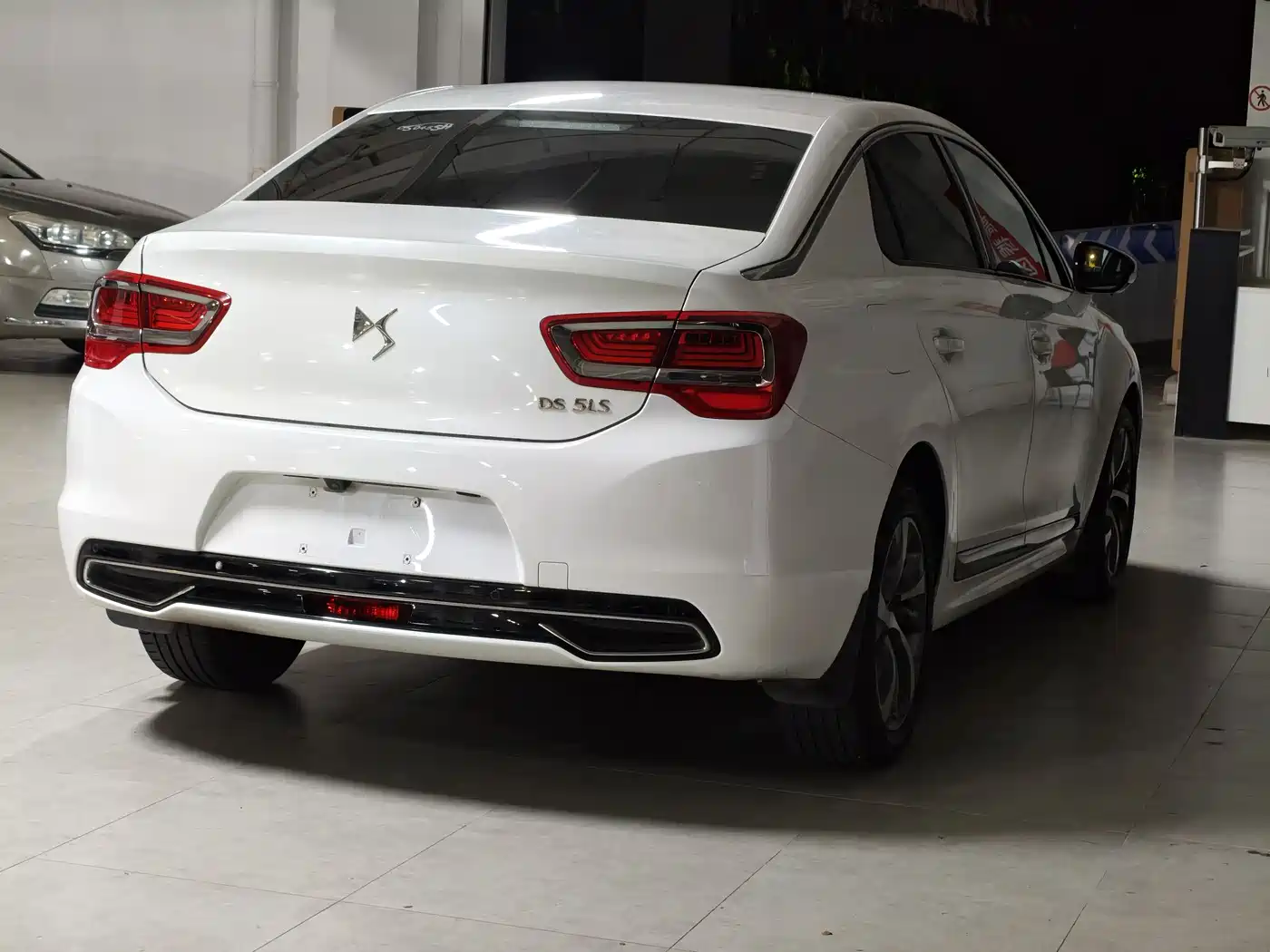 DS 5LS 2015 2014 1.6T Luxury THP160