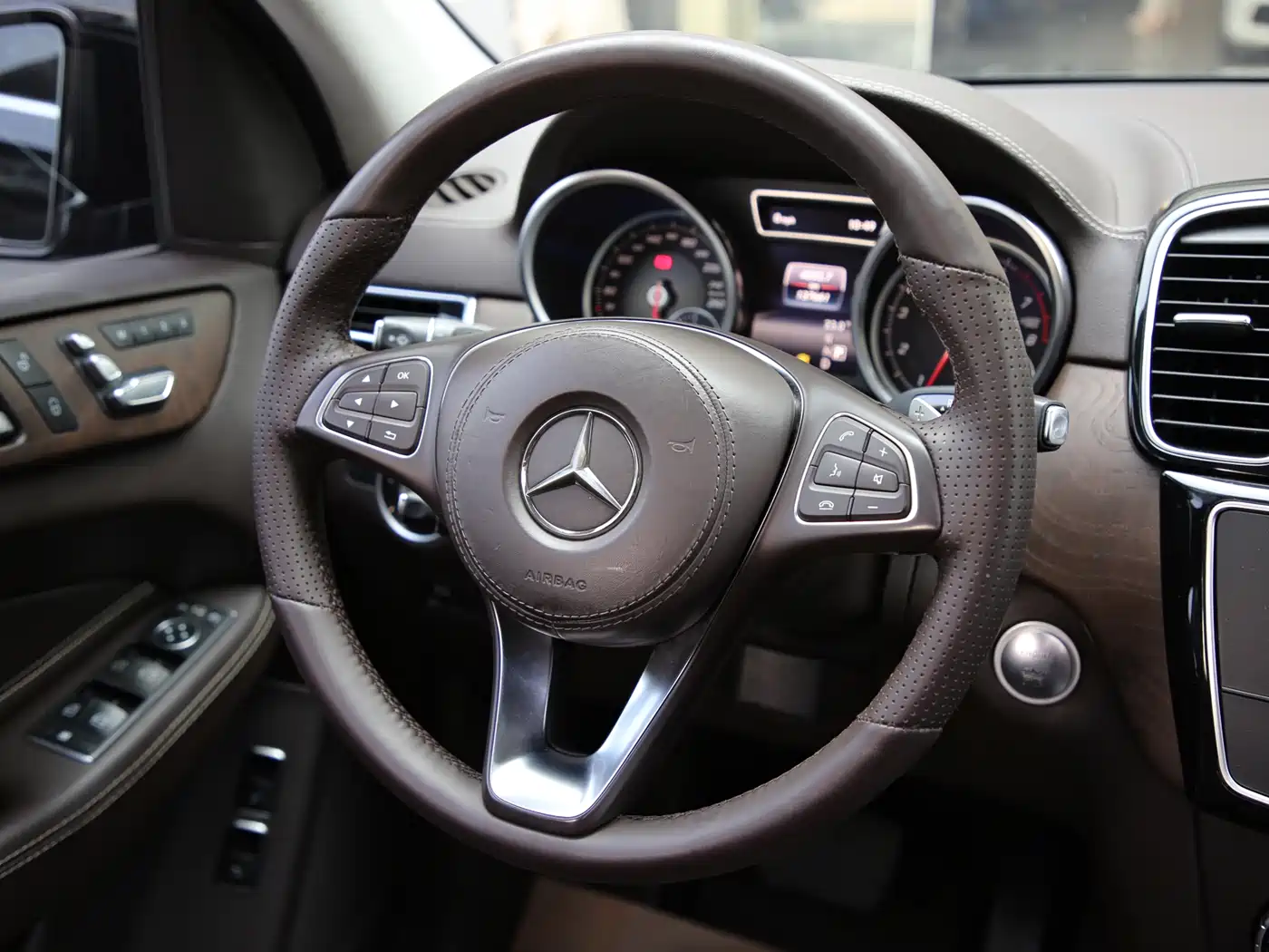 Mercedes-Benz GLS 2016 GLS 400 4MATIC Dynamic фото 8