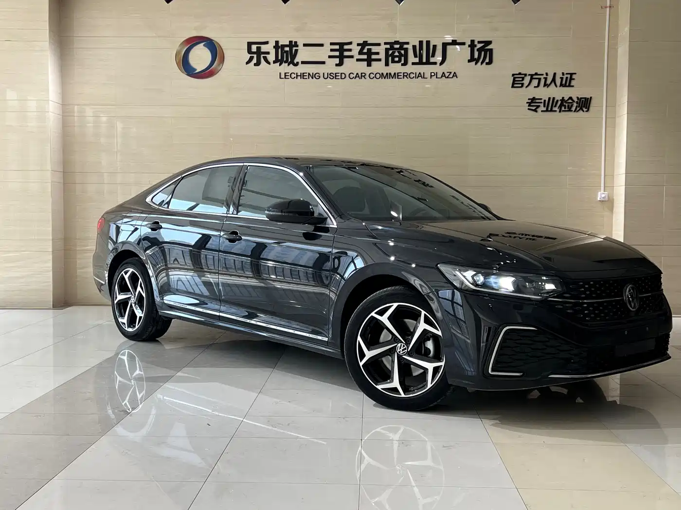 Volkswagen Passat 2024 380TSI Starlight Dragon Soaring Edition фото 3